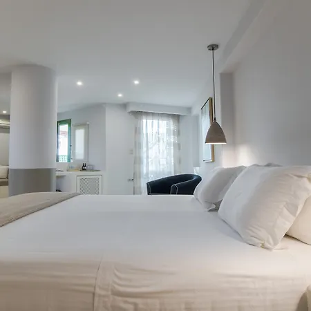 Finikas Hotel 4*