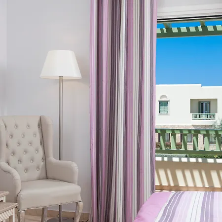 Finikas Hotel 4*
