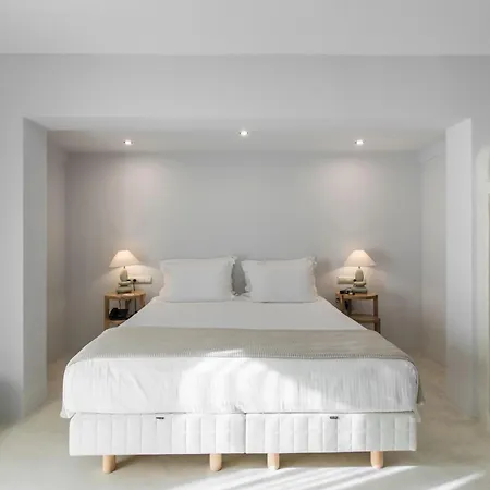 فندق Finikas 4*