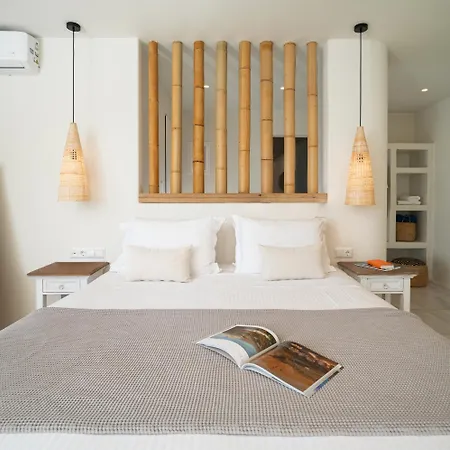 فندق Finikas 4*