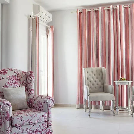 فندق Finikas 4*