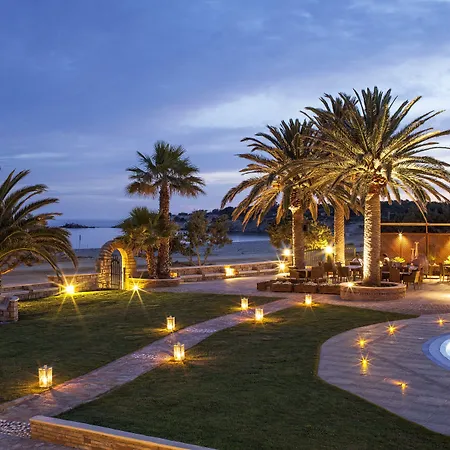 فندق Finikas 4*