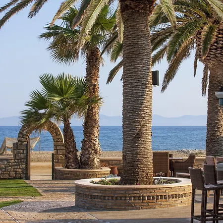 فندق Finikas